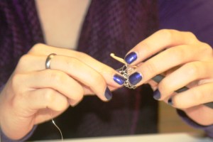 Hopealankaa voi myös virkata tai neuloa.