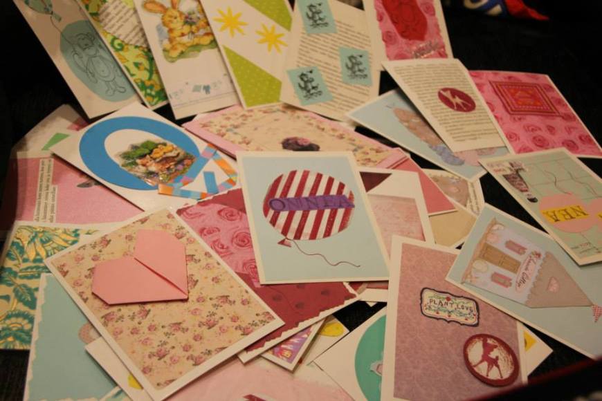 Kauniita kortteja pienten iloksi. Kuva: Hanna Koskenheimo
