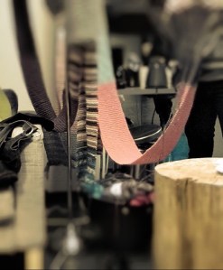 Maailman pisimmän kaulahuivin neulontaa.