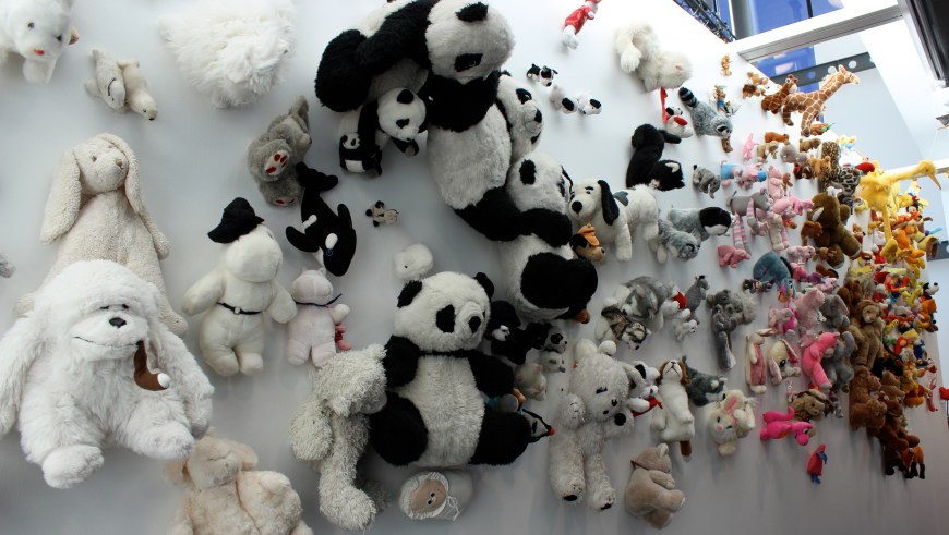 Nämä pandat pelastuivat polttouunilta ja pääsivät koristamaan jätteenpolttolaitoksen tiloja.